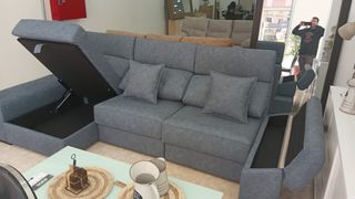 Sofá chaise longue gris con arcón