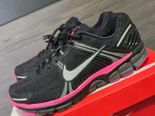 Nike Vomero 5 Zapatillas Running Mujer Negro Rosa