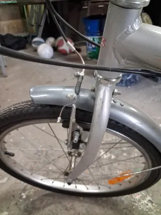 Bicicleta plegable plateada