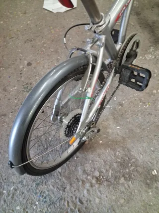 Bicicleta plegable plateada