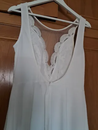 Vestido blanco escotado encaje