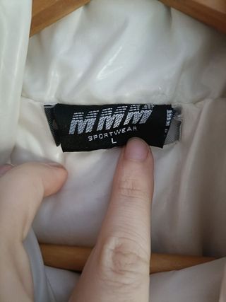 Abrigo Nike Color Blanco, Negro y Rojo Talla L.