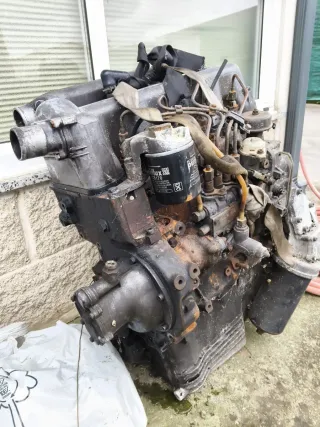 Motor Mercedes MB 100 mal estado