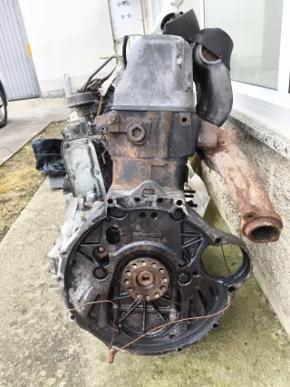 Motor Mercedes MB 100 mal estado