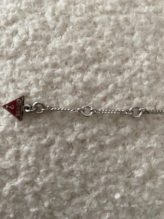 Pulsera Guess dorada y plateada con letras
