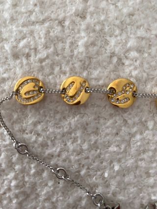 Pulsera Guess dorada y plateada con letras