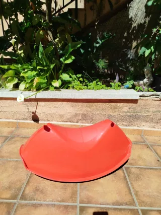 Balancín de juego rojo