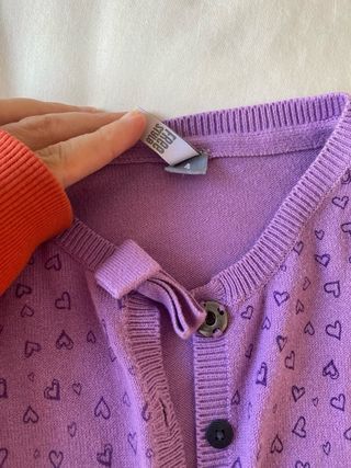 Chaqueta lila con corazones. Talla 4 años