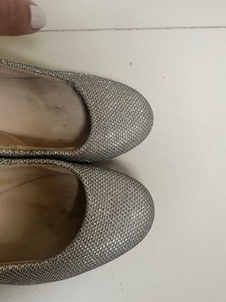 Zapatos cómodos brillantes plateados