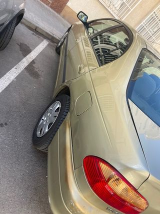 Toyota Avensis 2001