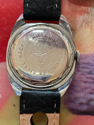 Reloj de cuerda con correa de cuero