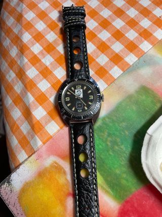Reloj de cuerda con correa de cuero