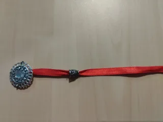 Abaniquero con cinta Roja   Raso y en color plata.