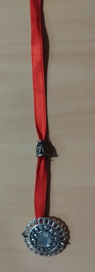 Abaniquero con cinta Roja   Raso y en color plata.