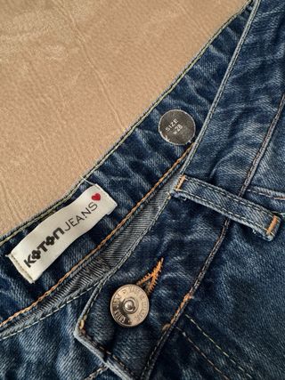 Mid rise fit y2k 2000s style vintage denim jeans