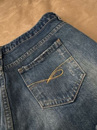 Mid rise fit y2k 2000s style vintage denim jeans