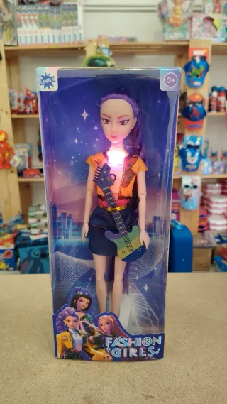 Bambola demon hunter k-pop Rumi con chitarra