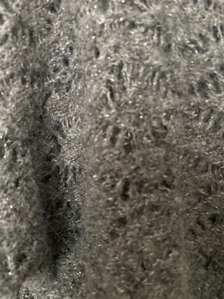 Suéter corto de punto con lentejuelas gris talla M