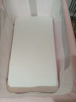 Minicuna rosa con laterales de malla