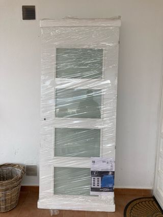 Puertas nuevas de salón con cristal