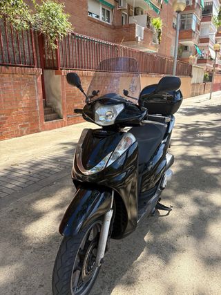 Honda SH300i Negra - Buen Estado