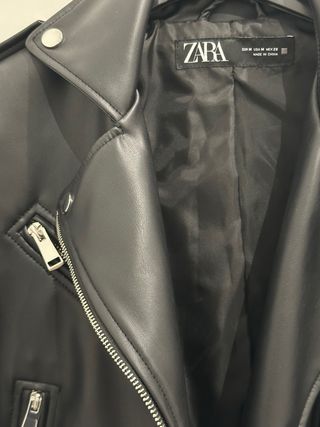 Cazadora Biker Efecto Piel Negra, Talla M - Zara