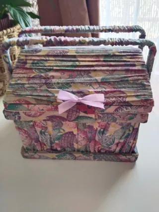 Costurero Multiversus vintage,tiene dos asas