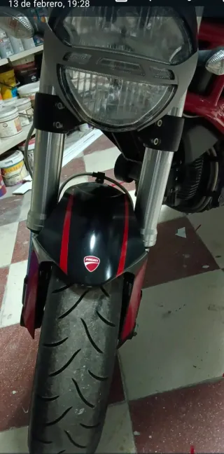 Ducati Monster 796 Negra y Roja