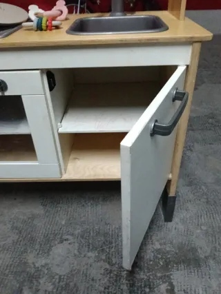 Cucina in legno per bambini con accessori