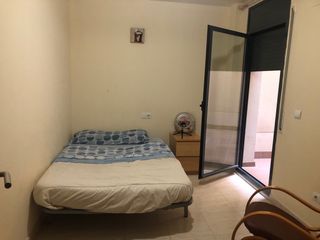 Se alquila habitación en valls zona parada bus