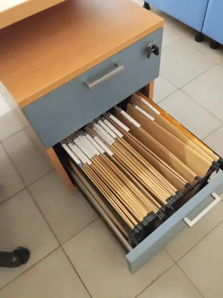 Tavolo e sedie da ufficio/studio