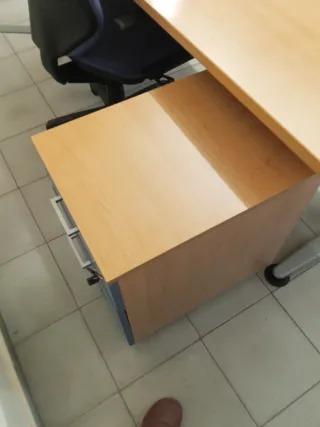 Tavolo e sedie da ufficio/studio