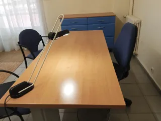 Tavolo e sedie da ufficio/studio