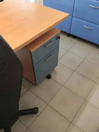 Tavolo e sedie da ufficio/studio