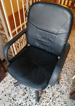 Sillón de oficina negro
