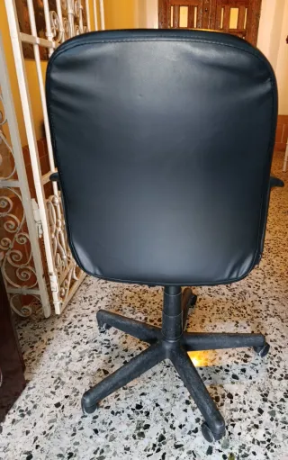 Sillón de oficina negro