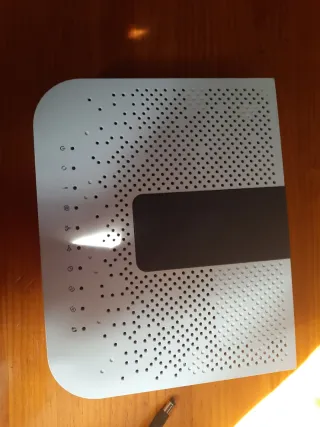 Router WiFi con adaptador y cable Ethernet