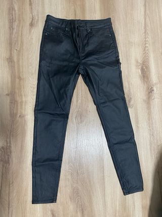 Pantalones negros de piel Stradivarius