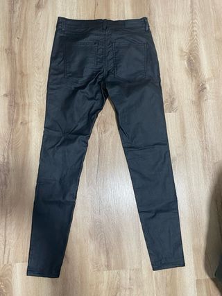 Pantalones negros de piel Stradivarius
