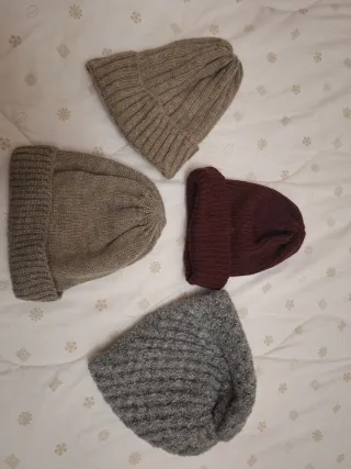 Cappellini lana marrone/rossi anche singoli 4 euro