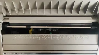 Máquina de escribir electrónica Panasonic R191