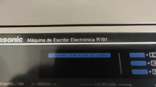 Máquina de escribir electrónica Panasonic R191