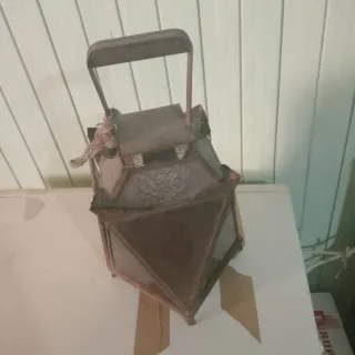 Candelabro de metal y cristal