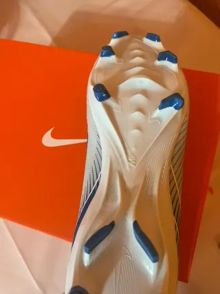 Botas de fútbol Nike Phantom GT talla 41/42