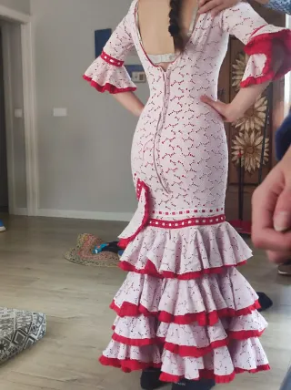 Traje de flamenca blanco y rojo
