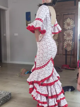 Traje de flamenca blanco y rojo