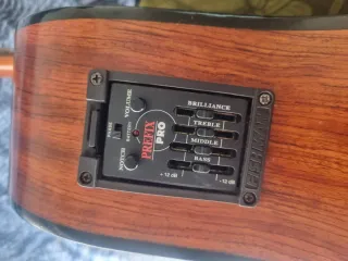 Guitarra Admira A-100 E Artesanía