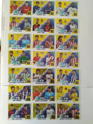 CROMOS FUTBOL 25-26 VARIOS MODELOS TAMBIÉN ENVÍO.
