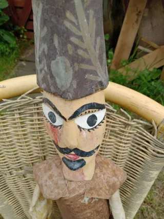 Marioneta antigua de madera y metal