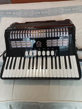 Acordeón Hohner Negro